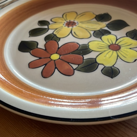 Four Vintage Daisy Vale Dinner Plates - Picture 8 of 11